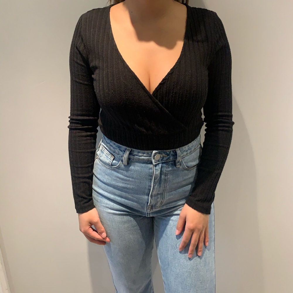 Black v-neck longsleeve body suit